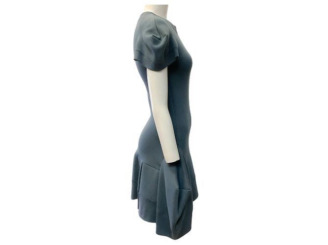 Vestido sweatshirt Sacai cinza com mangas curtas e bainha com folhos - vista 2