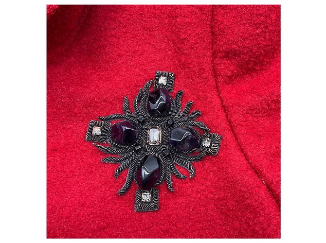 Oscar de la Renta rote Wolle-Bouclé-Jacke mit Brosche - Ansicht 4
