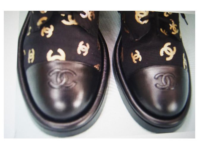 Stivali Chanel in tela nera e pelle logo CC Nero D'oro - vista 5