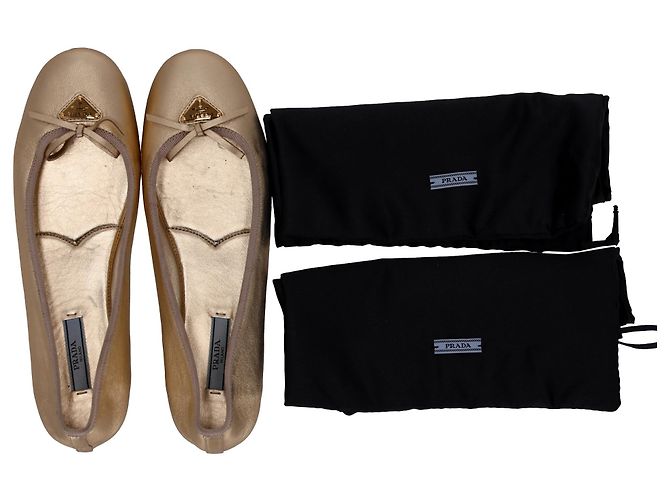 Prada Logo-Plaque Bow Ballet Flats in Metallic Gold Leather Golden - view 5