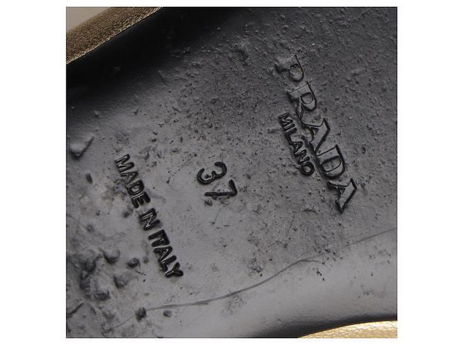 Prada Logo-Plaque Bow Ballet Flats in Metallic Gold Leather Golden - view 8
