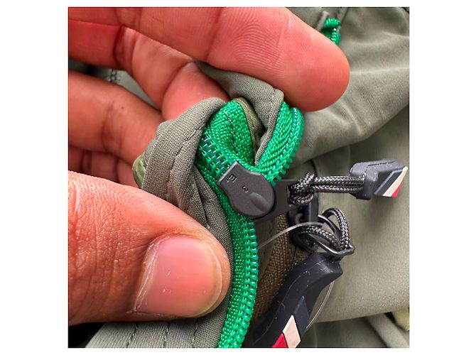 Moncler Grenoble Half-Zip Pullover aus Olive Nylon Grün Olivgrün - Ansicht 17