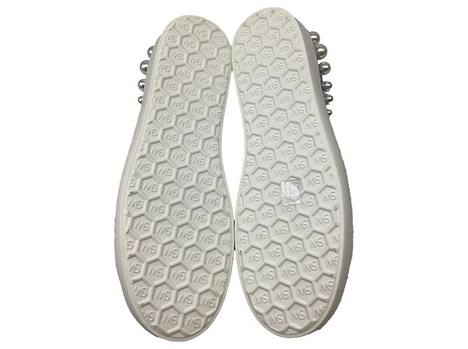 Sapatilhas Stuart Weitzman Goldie com pérolas sintéticas em Silver Glitter Prata - vista 7
