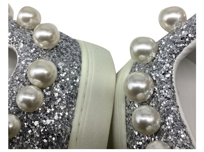 Sapatilhas Stuart Weitzman Goldie com pérolas sintéticas em Silver Glitter Prata - vista 8