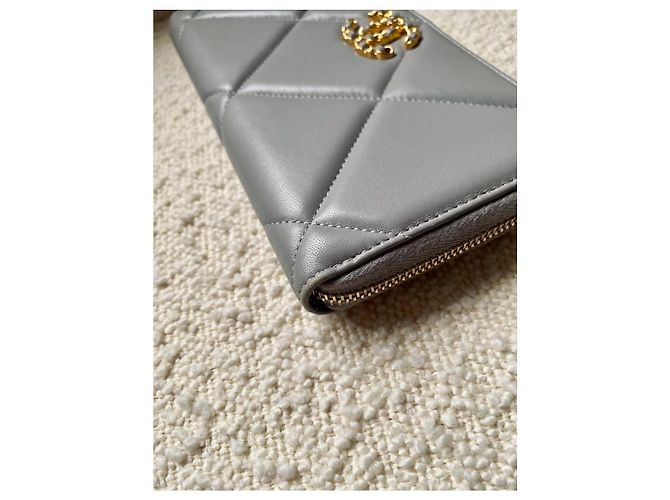 Cartera Larga Chanel 19 de Cuero Acolchado Gris - vista 3