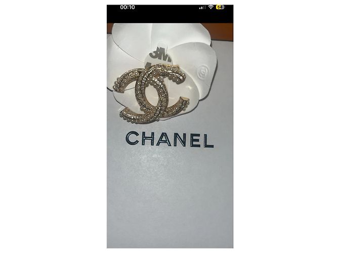 Broche Chanel CC Logo Pérolas e Strass Branco Dourado Gold hardware - vista 3