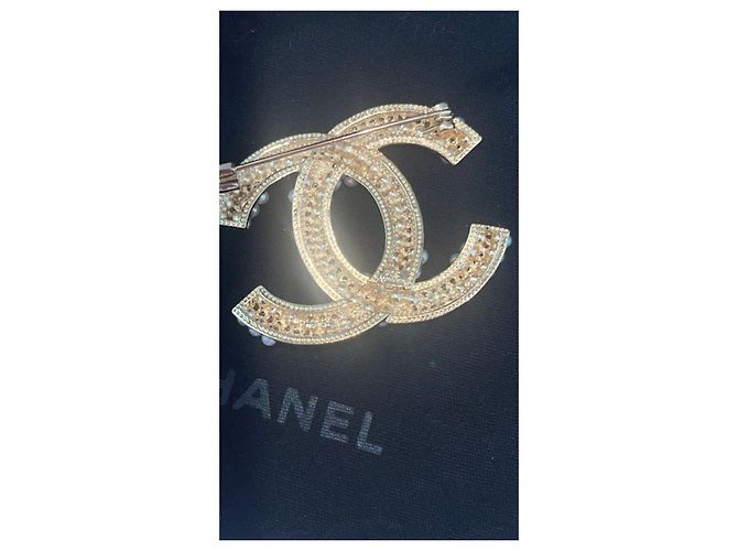 Broche Chanel CC Logo Pérolas e Strass Branco Dourado Gold hardware - vista 6