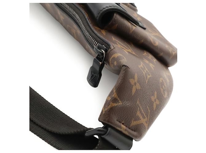 Bolsa de cintura Louis Vuitton Monogram Macassar Christopher Marrom Preto Branco Monograma - vista 6