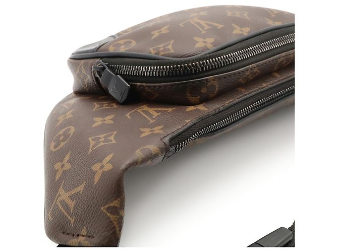 Bolsa de cintura Louis Vuitton Monogram Macassar Christopher Marrom Preto Branco Monograma - vista 7