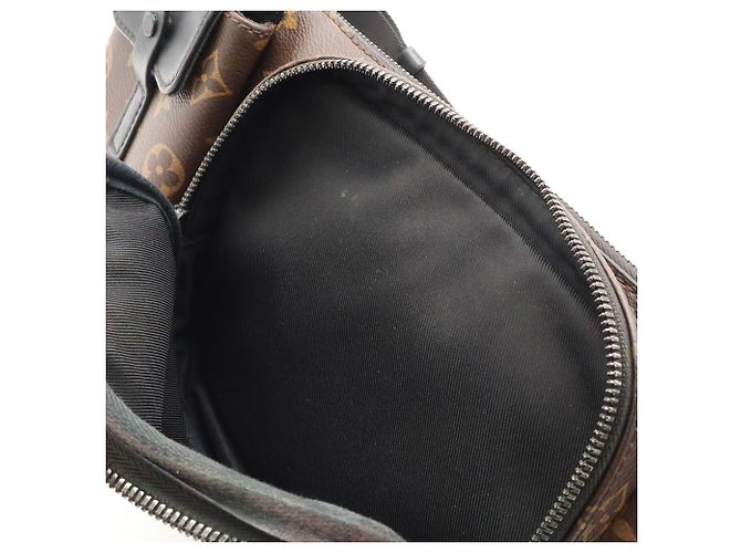 Bolsa de cintura Louis Vuitton Monogram Macassar Christopher Marrom Preto Branco Monograma - vista 9
