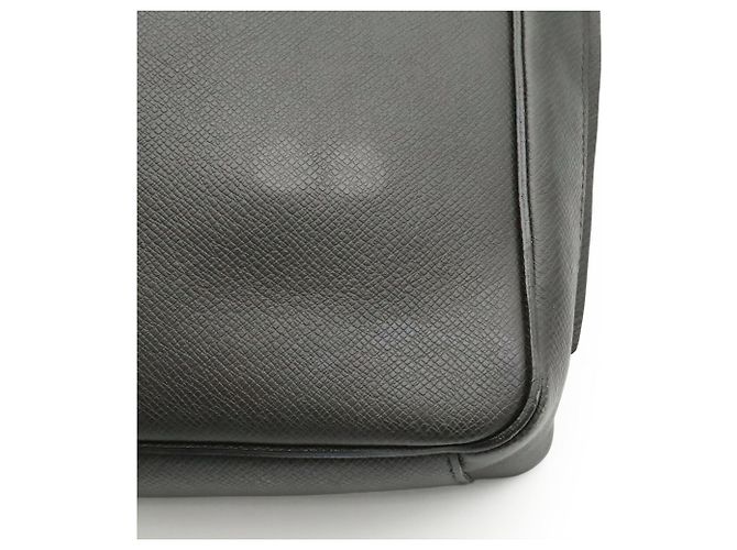 Borsa a tracolla Louis Vuitton Taiga Roman PM Nero Grigio - vista 8