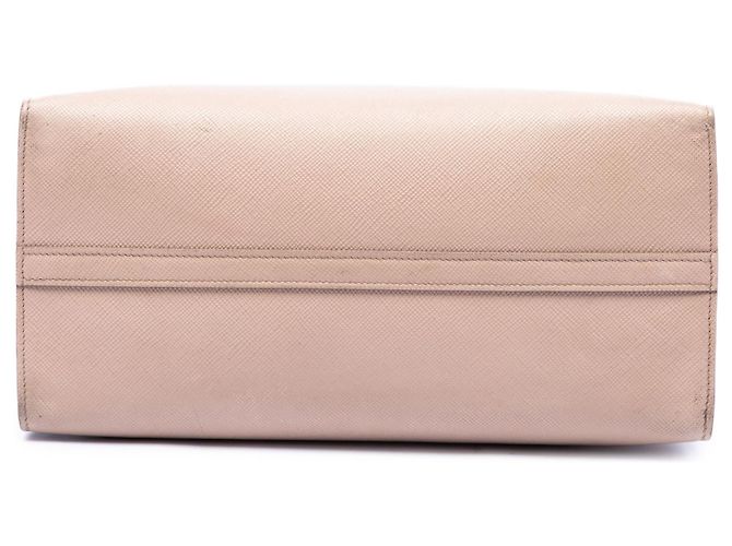 Prada Monochrome Top Handle Tote aus Saffiano-Leder in Braun, Größe Medium Fleisch - Ansicht 4