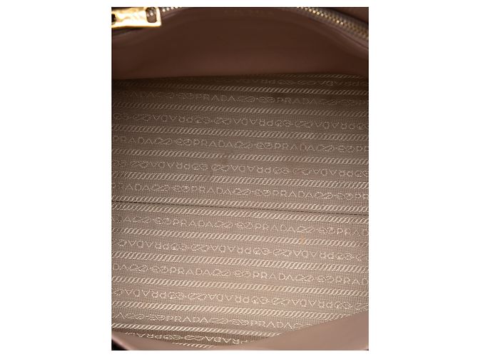 Prada Monochrome Top Handle Tote aus Saffiano-Leder in Braun, Größe Medium Fleisch - Ansicht 5
