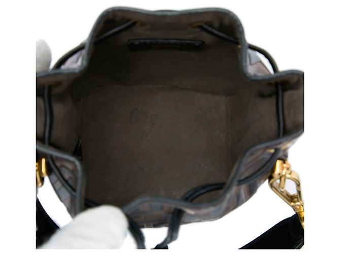 Borsa a secchiello Fendi Mon Tresor in pelle goffrata Mini FF 1974 Marrone - vista 4