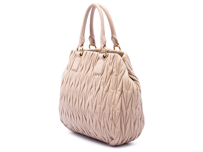 Borsa tote convertibile Miu Miu in nappa matelassé beige - vista 2