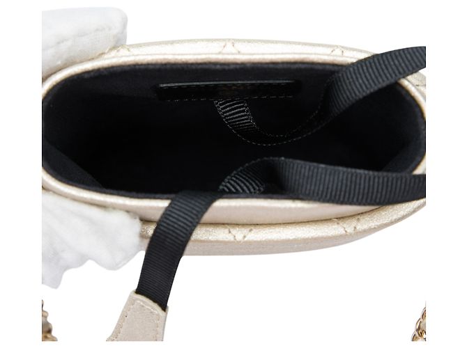 Chanel Gold CC gesteppter Handyhalter aus metallischem Lammleder mit Kette Golden - Ansicht 4