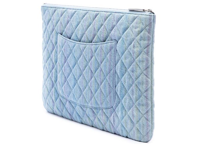 Clutch Chanel Blue Large Quilted Denim O Case Azul Azul claro - vista 2