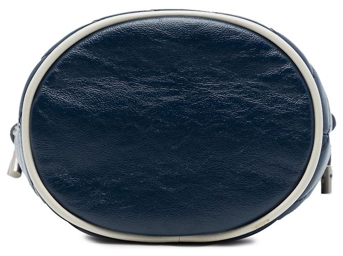 Borsa secchiello Gucci Blue Mini GG Marmont Matelassé in pelle diagonale Torchon - vista 3