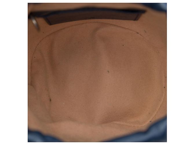 Borsa secchiello Gucci Blue Mini GG Marmont Matelassé in pelle diagonale Torchon - vista 4