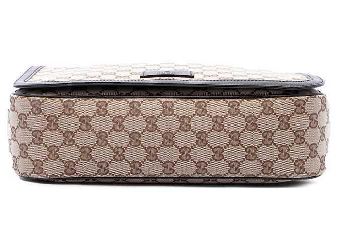 Bolso bandolera con solapa Gucci de lona GG beige - vista 3