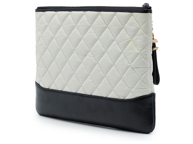 Clutch Chanel Gabrielle O Case Medium in pelle di vitello invecchiata matelassé bicolore bianca Bianco - vista 2