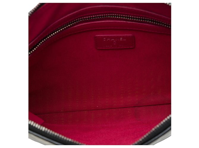 Clutch Chanel Gabrielle O Case Medium in pelle di vitello invecchiata matelassé bicolore bianca Bianco - vista 4