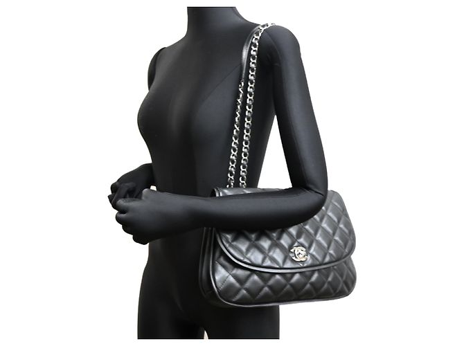 Borsa a tracolla con catena Chanel in pelle d'agnello nera Nero - vista 9