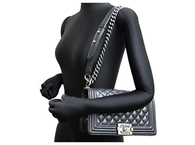 Borsa a tracolla con catena Chanel Boy 25 Nero - vista 10