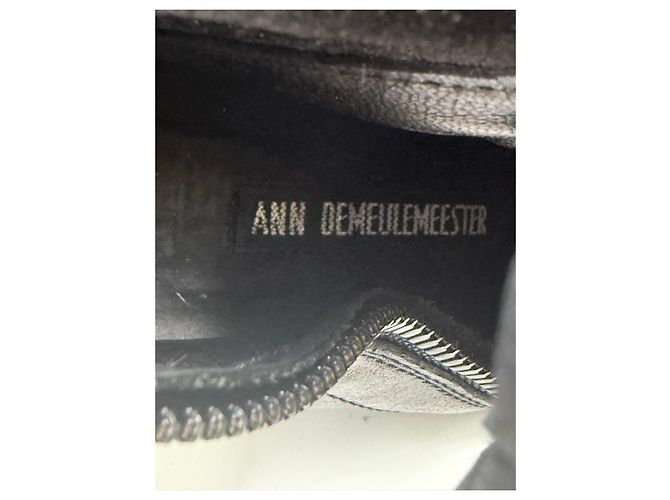 Ann Demeulemeester Kniehohe Stiefel aus schwarzem Leder - Ansicht 10