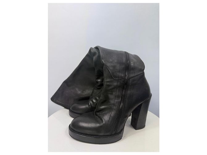 Ann Demeulemeester Kniehohe Stiefel aus schwarzem Leder - Ansicht 8