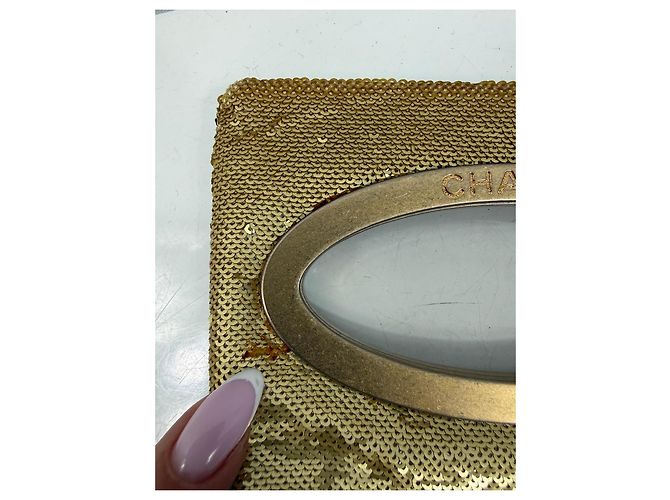 Chanel Clutch in paillettes "Please Dare To Disturb" Nero D'oro - vista 2