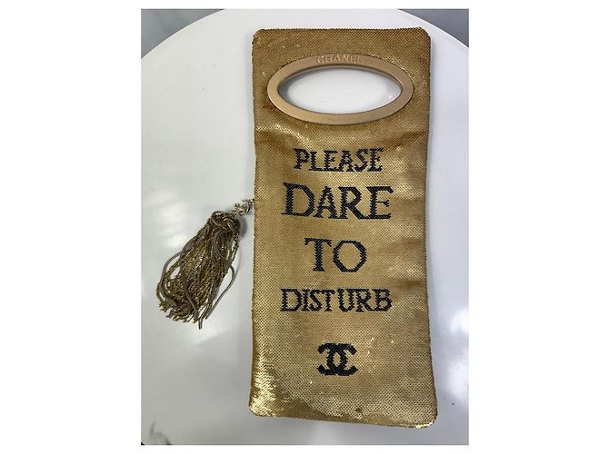 Chanel Clutch in paillettes "Please Dare To Disturb" Nero D'oro - vista 3