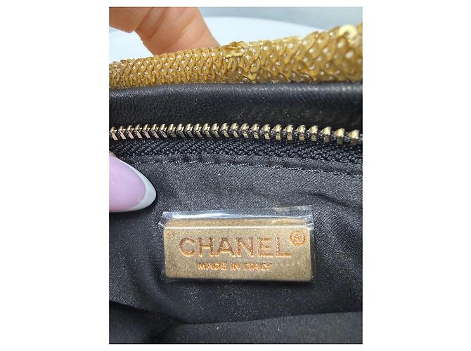 Chanel Clutch in paillettes "Please Dare To Disturb" Nero D'oro - vista 4