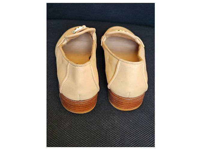 Chanel Mocassini in pelle matelassé beige chiusura CC - vista 10