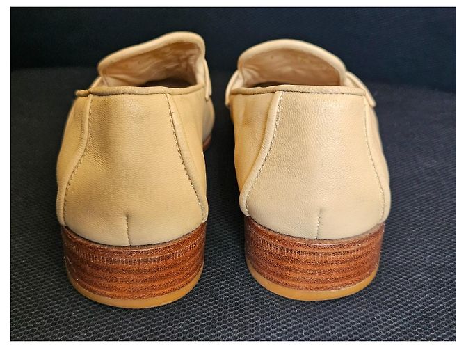Chanel Mocassini in pelle matelassé beige chiusura CC - vista 11
