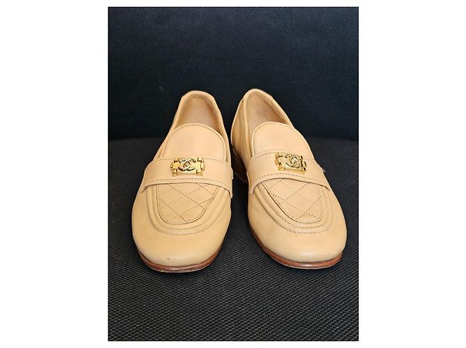 Chanel Mocassini in pelle matelassé beige chiusura CC - vista 4