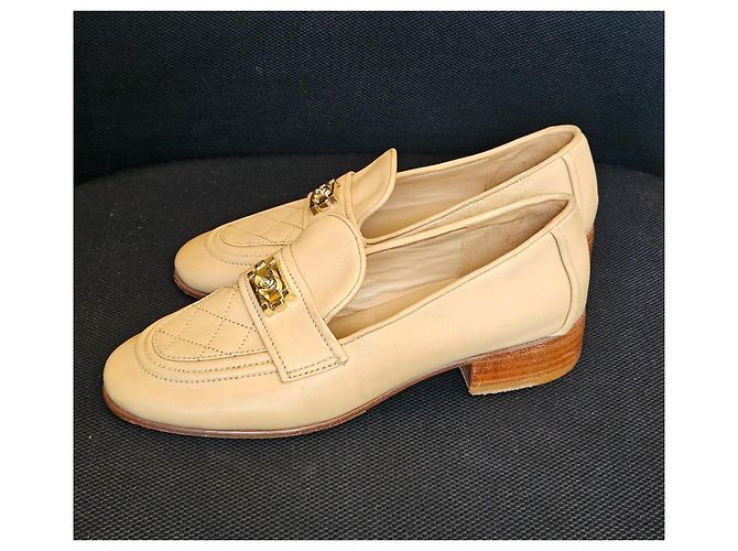 Chanel Mocassini in pelle matelassé beige chiusura CC - vista 6