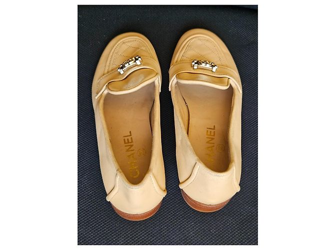 Chanel Mocassini in pelle matelassé beige chiusura CC - vista 9