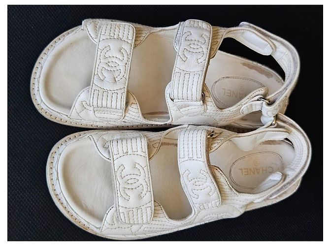 Chanel Sandalen aus weißem gestepptem Leder CC-Logo - Ansicht 11