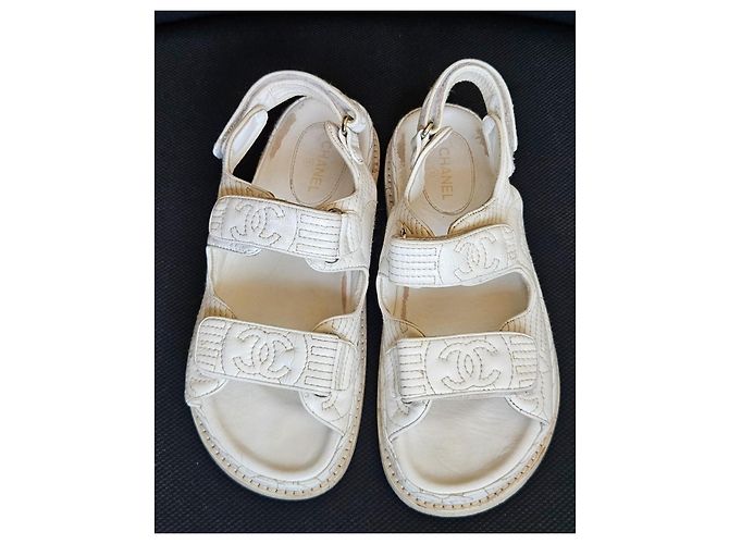 Chanel Sandalen aus weißem gestepptem Leder CC-Logo - Ansicht 3
