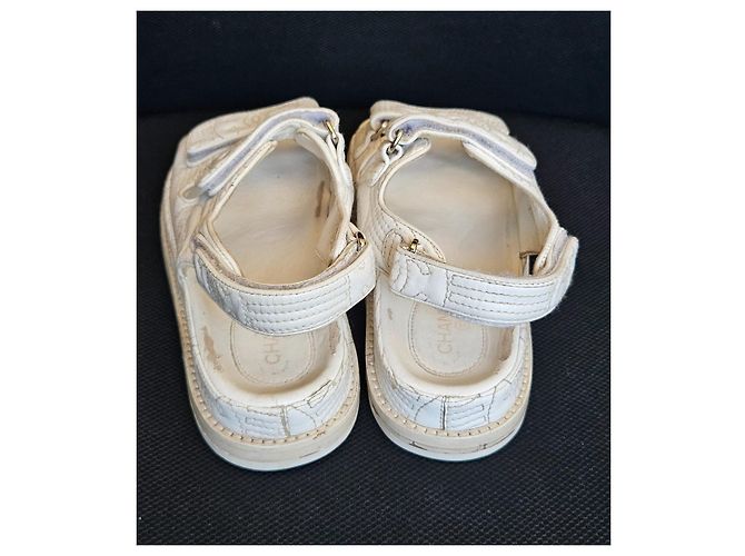 Chanel Sandalen aus weißem gestepptem Leder CC-Logo - Ansicht 6