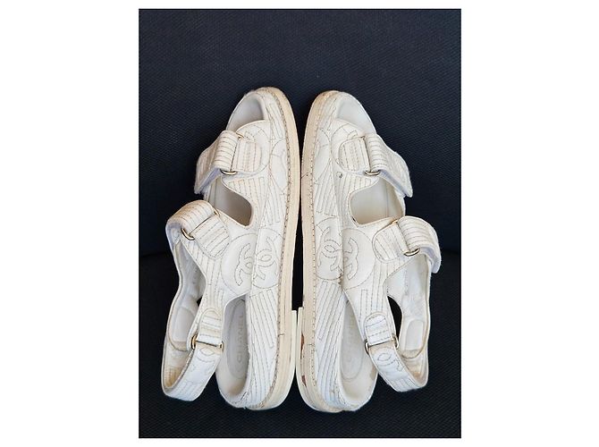 Chanel Sandalen aus weißem gestepptem Leder CC-Logo - Ansicht 9