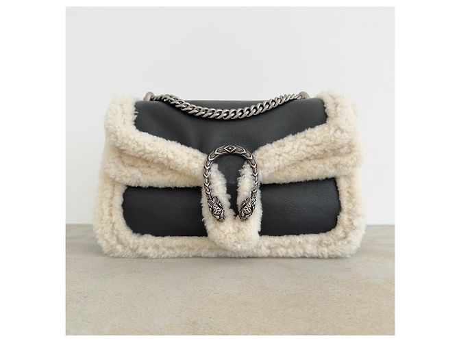 Borsa a tracolla Gucci Dionysus Medium in pelle e shearling Nero Bianco - vista 17