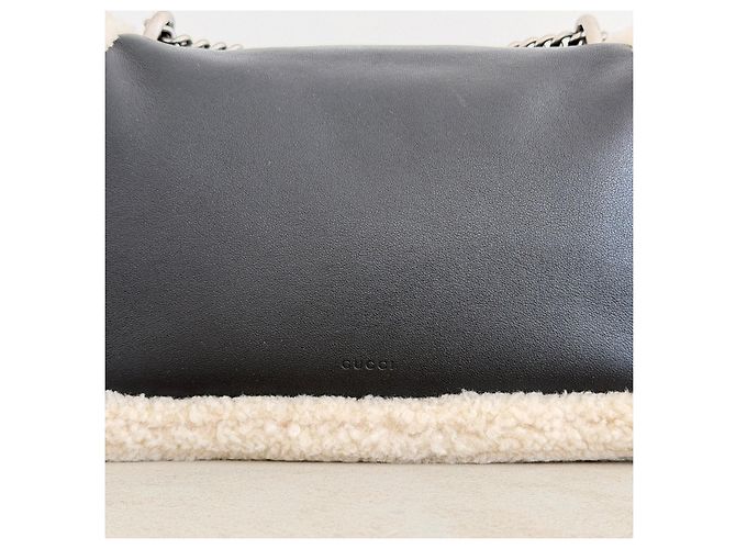 Borsa a tracolla Gucci Dionysus Medium in pelle e shearling Nero Bianco - vista 5