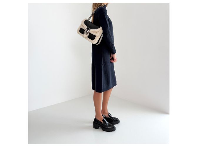 Borsa a tracolla Gucci Dionysus Medium in pelle e shearling Nero Bianco - vista 9