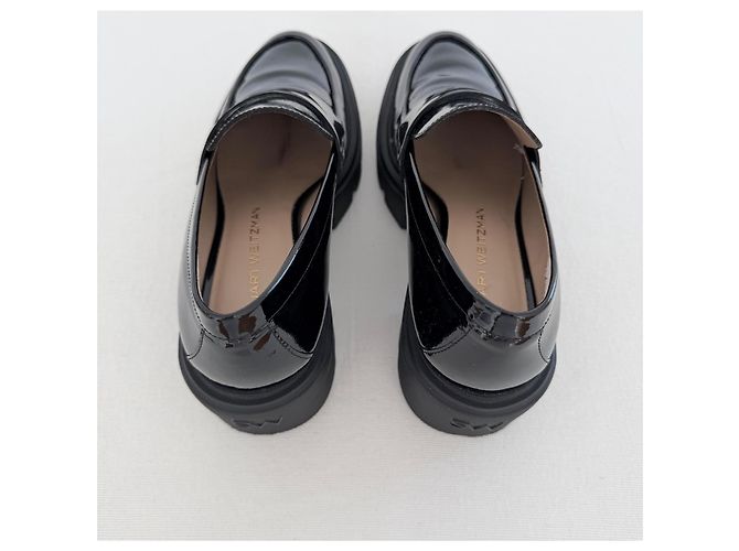 Stuart Weitzman Loafer aus schwarzem Lackleder - Ansicht 5