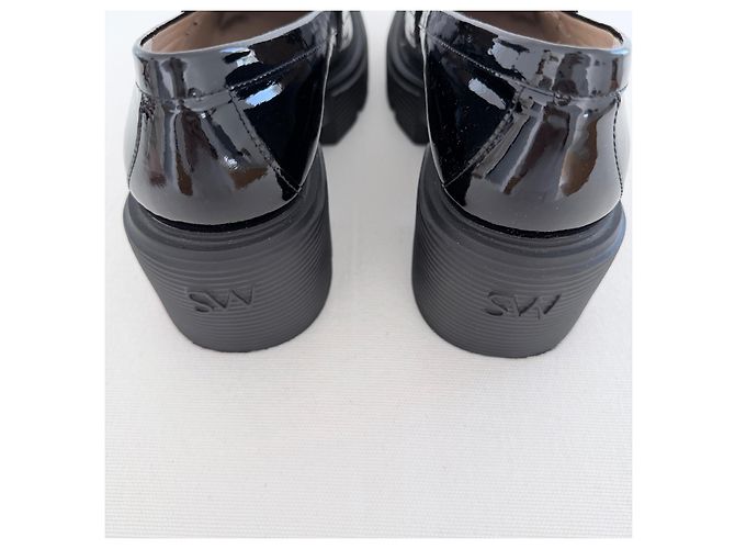 Stuart Weitzman Loafer aus schwarzem Lackleder - Ansicht 6