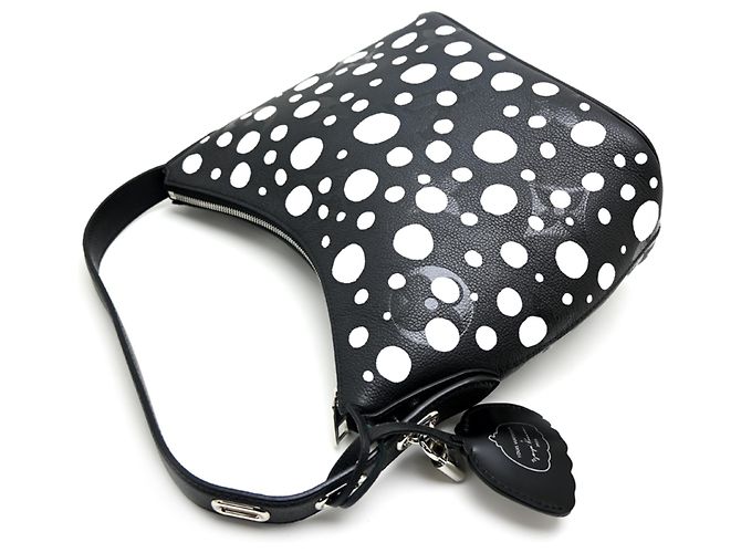 Borsa a tracolla Louis Vuitton Marshmallow PM Nero Bianco - vista 3
