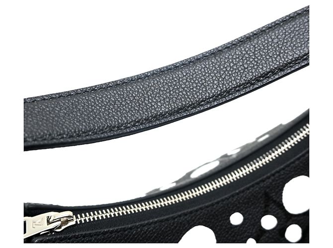 Borsa a tracolla Louis Vuitton Marshmallow PM Nero Bianco - vista 5
