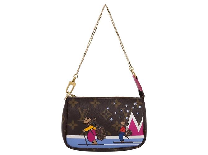 LOUIS VUITTON Monogram Ski Bear Mini Pochette Accessoires M67769 LV Auth 203222M Monograma - vista 13